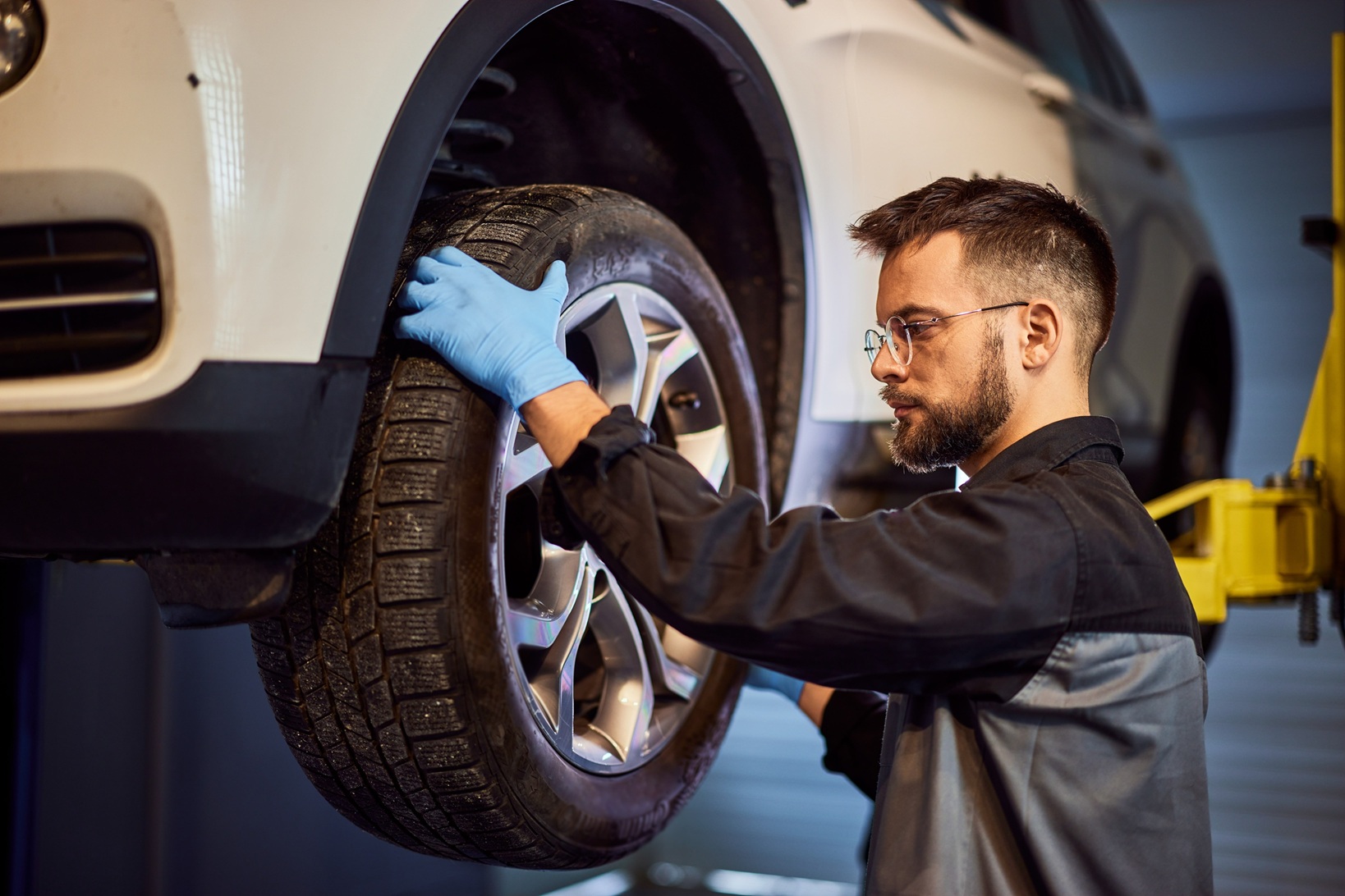 AutoEco: românii cumpără mai devreme anul acesta anvelopele de iarnă pentru a evita scumpirile de sezon