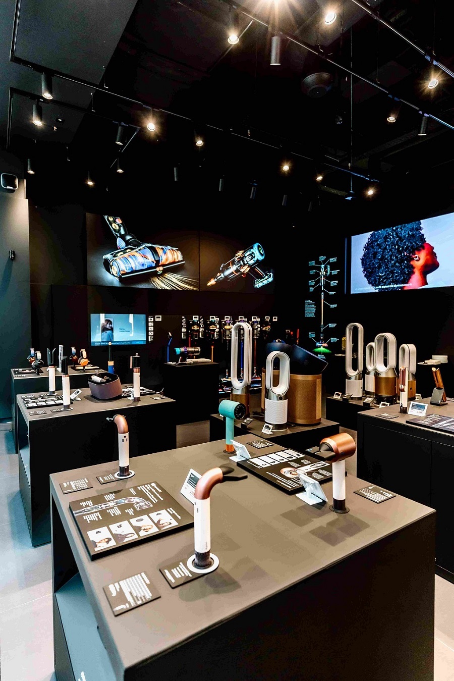 Deschiderea primului magazin Dyson aduce un concept inovator bazat pe experiențe hands-on, prezentat într-un eveniment dedicat descoperirii tehnologiei