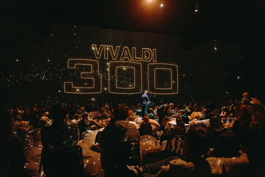 Peste 1000 persoane au participat la „Anotimpurile Vivaldi Imersiv – 300 de ani Împreună” – experiența imersivă lansată la MINA în parteneriat cu ARCUB